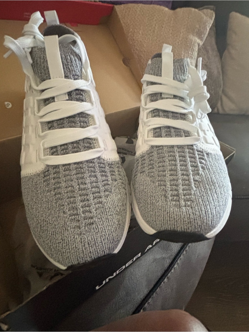 Under Armour Grey and White Knit Running Shoes men’s 8.5 women’s 9.5